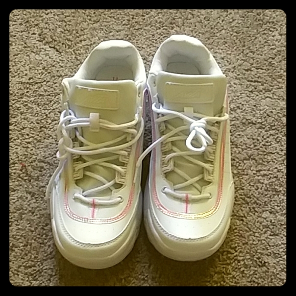 Avia - Picture 1 of 2